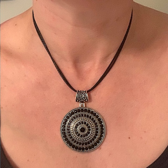 🦚Pick 2/$12- Black Leather Necklace with Silver and Black Accented Pendant - Picture 1 of 4